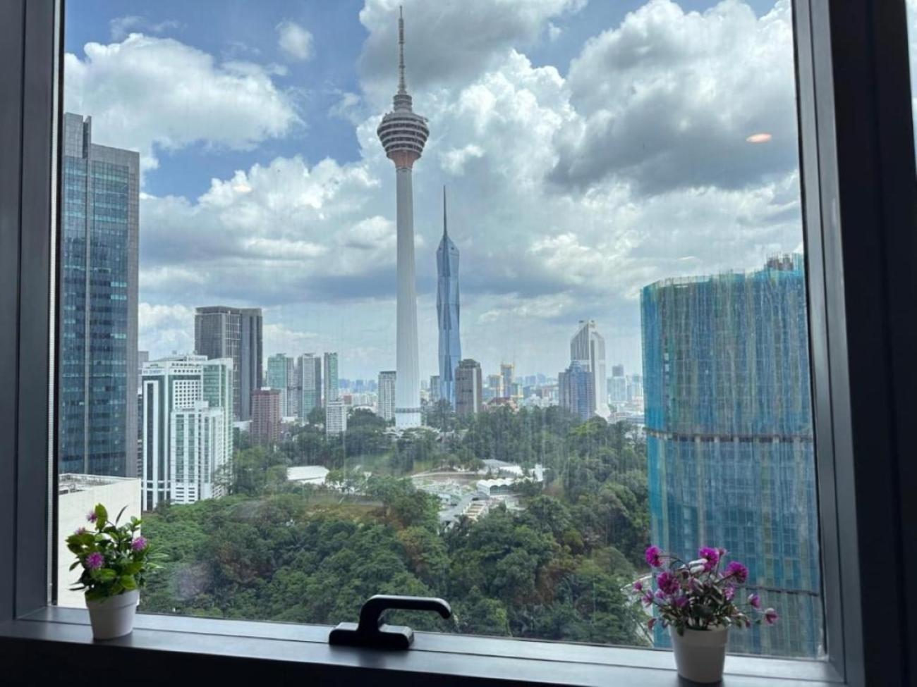 The Platinum Klcc By Moonlight Apartment Kuala Lumpur Exterior photo